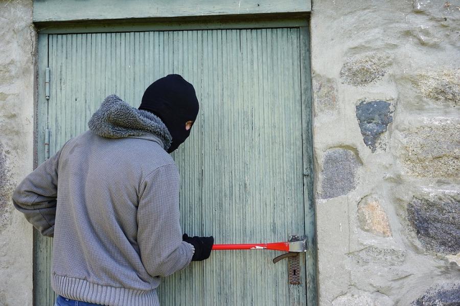 Het aantal inbraken ligt nu op circa vierhonderd per week. Deze stijging is verklaarbaar door de opheffing van de coronamaatregelen waardoor mensen er vaker op uit gaan. 